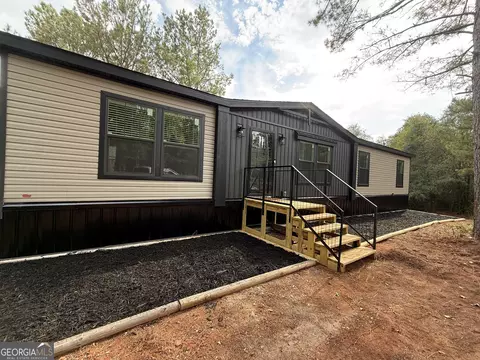 Exterior - 415 Oliver Rd, Barnesville, GA 30204 photo 3 of 5