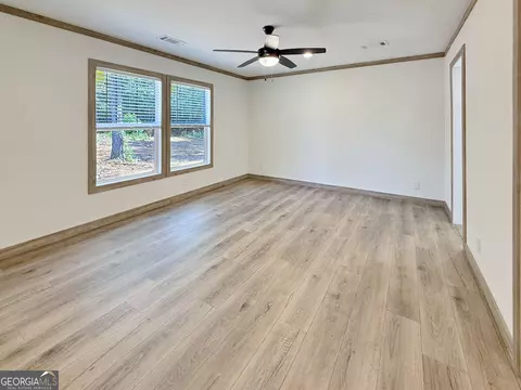 Living - 415 Oliver Rd, Barnesville, GA 30204 photo 7 of 7
