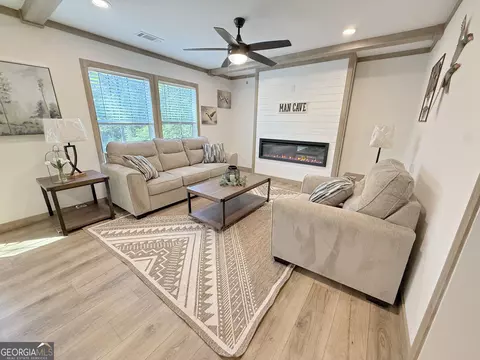 Living - 415 Oliver Rd, Barnesville, GA 30204 photo 2 of 7