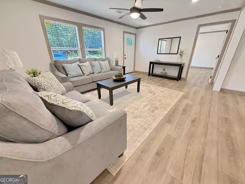 Living - 415 Oliver Rd, Barnesville, GA 30204 photo 6 of 7