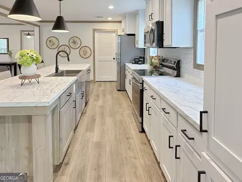 Kitchen - 415 Oliver Rd, Barnesville, GA 30204 photo 3 of 6