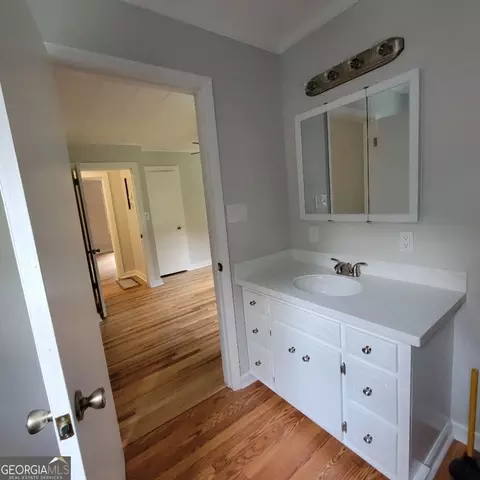 Bath - 215 Poplar Cir, Lagrange, GA 30241 photo 4 of 6