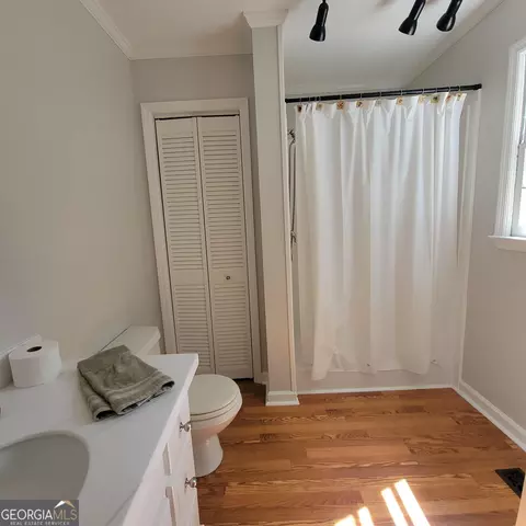 Bath - 215 Poplar Cir, Lagrange, GA 30241 photo 5 of 6