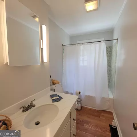 Bath - 215 Poplar Cir, Lagrange, GA 30241 photo 2 of 6