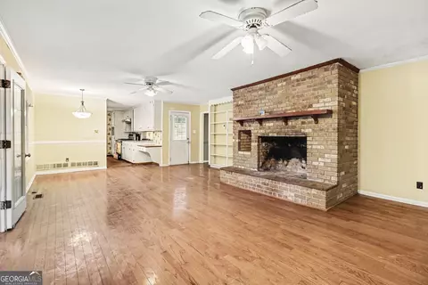 Living - 981 Cameron Mill Rd, Lagrange, GA 30240 photo 2 of 6