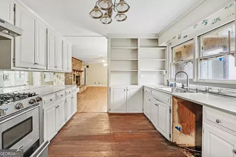 Kitchen - 981 Cameron Mill Rd, Lagrange, GA 30240 photo 3 of 3