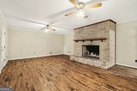 Living - 981 Cameron Mill Rd, Lagrange, GA 30240 photo 4 of 6