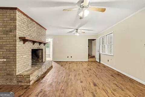 Living - 981 Cameron Mill Rd, Lagrange, GA 30240 photo 3 of 6