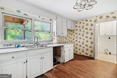 Kitchen - 981 Cameron Mill Rd, Lagrange, GA 30240 photo 2 of 3