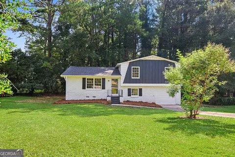 6200 Auburn Dr, Riverdale, GA 30296