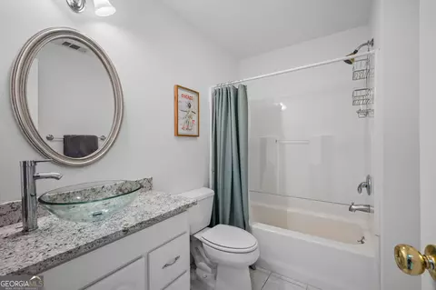 Bath - 2024 Gramercy Cir, Chamblee, GA 30341 photo 5 of 5