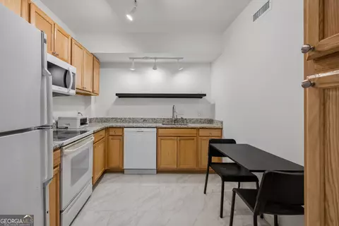 Kitchen - 2024 Gramercy Cir, Chamblee, GA 30341 photo 5 of 5