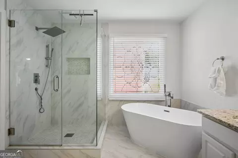 Bath - 2024 Gramercy Cir, Chamblee, GA 30341 photo 4 of 5