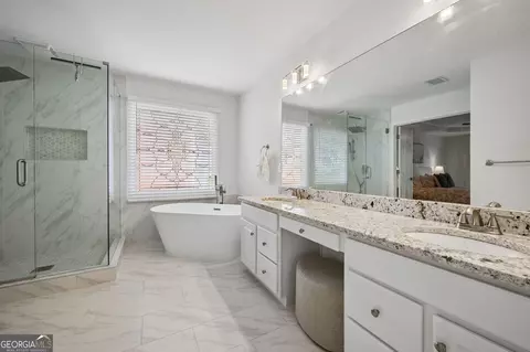 Bath - 2024 Gramercy Cir, Chamblee, GA 30341 photo 3 of 5