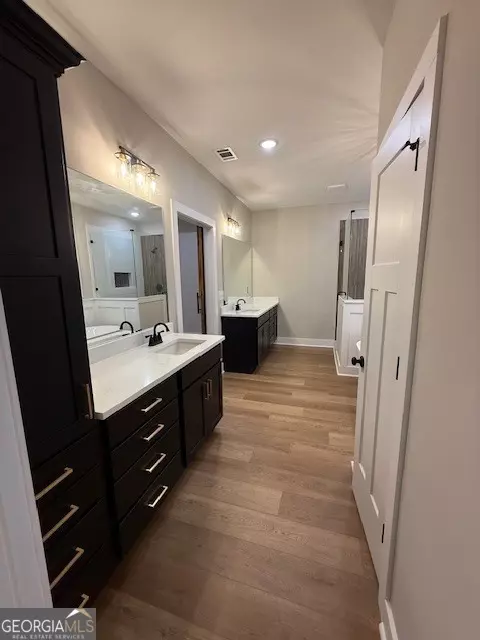 Bath - 603 Silver Dollar Rd, Barnesville, GA 30204 photo 6 of 8