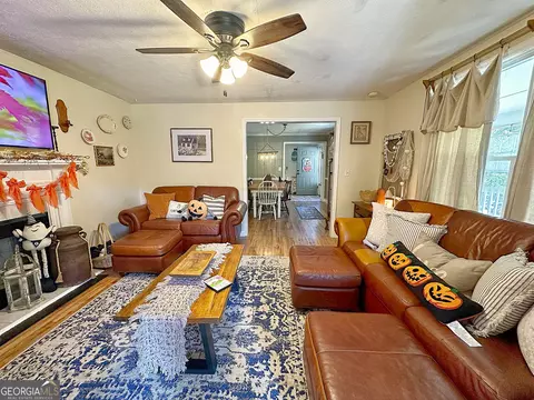 Living - 923 Youngs Mill Rd, Lagrange, GA 30241 photo 5 of 5