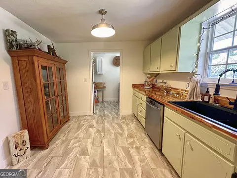 Kitchen - 923 Youngs Mill Rd, Lagrange, GA 30241 photo 5 of 5