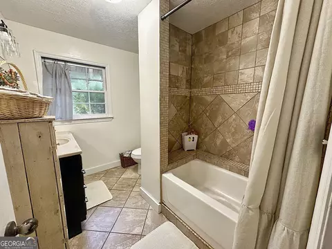 Bath - 923 Youngs Mill Rd, Lagrange, GA 30241 photo 1 of 3