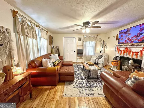 Living - 923 Youngs Mill Rd, Lagrange, GA 30241 photo 1 of 5