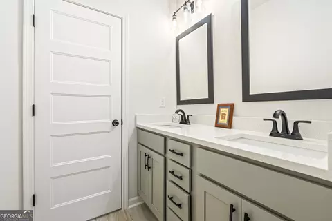 Bath - 1219 Thrash Rd, Lagrange, GA 30241 photo 2 of 3