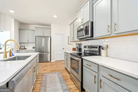Kitchen - 1219 Thrash Rd, Lagrange, GA 30241 photo 2 of 3