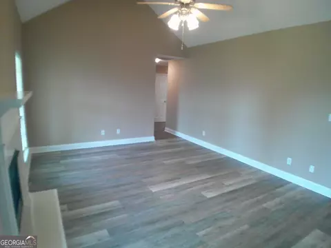 Living - 709 Sark Dr, Warner Robins, GA 31088 photo 3 of 4