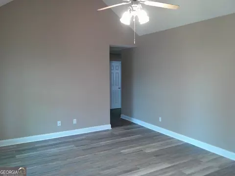 Living - 709 Sark Dr, Warner Robins, GA 31088 photo 4 of 4