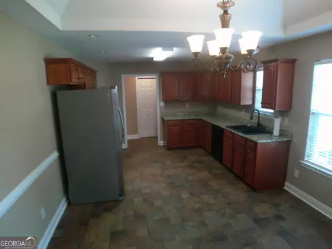 Kitchen - 709 Sark Dr, Warner Robins, GA 31088 photo 1 of 5