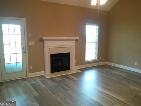 Living - 709 Sark Dr, Warner Robins, GA 31088 photo 1 of 4