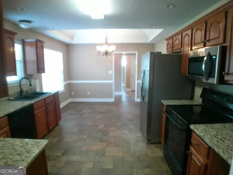 Kitchen - 709 Sark Dr, Warner Robins, GA 31088 photo 2 of 5
