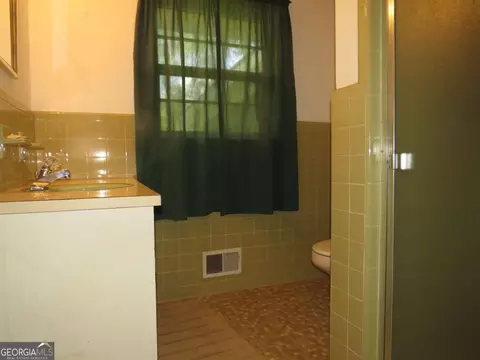 Bath - 30 Rome Rd SW, Cave Spring, GA 30124 photo 1 of 2