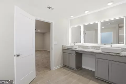 Bath - 237 Jarrett St, Fairburn, GA 30213 photo 3 of 5
