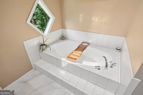 Bath - 4832 Riveredge Dr, Peachtree Corners, GA 30096 photo 5 of 6
