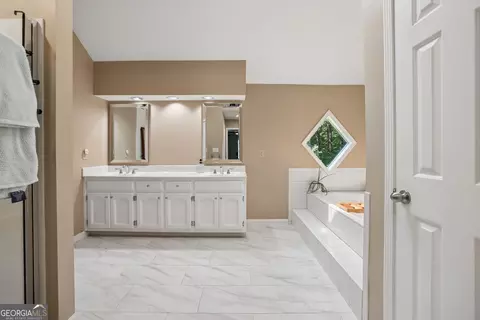 Bath - 4832 Riveredge Dr, Peachtree Corners, GA 30096 photo 4 of 6