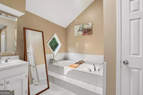 Bath - 4832 Riveredge Dr, Peachtree Corners, GA 30096 photo 3 of 6