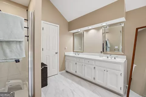 Bath - 4832 Riveredge Dr, Peachtree Corners, GA 30096 photo 2 of 6