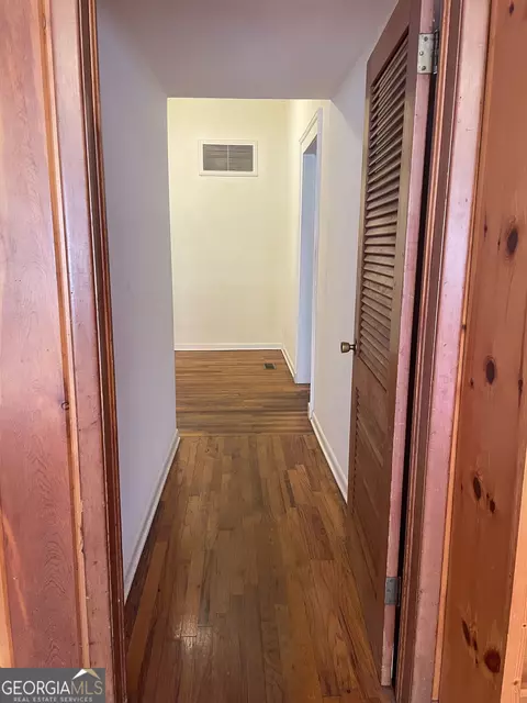 Entry Way - 379 West Ave, Jackson, GA 30233 photo 4 of 5