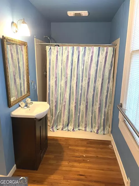 Bath - 379 West Ave, Jackson, GA 30233 photo 2 of 5