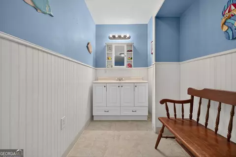 2194 NE Indian Shoals Dr NE, Loganville, GA 30052
