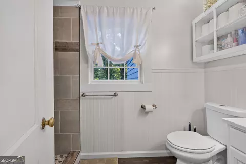 Bath - 504 N Pond St, Toccoa, GA 30577 photo 1 of 3