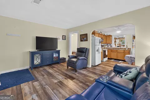 Living - 504 N Pond St, Toccoa, GA 30577 photo 1 of 1