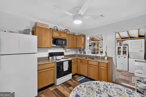 Kitchen - 504 N Pond St, Toccoa, GA 30577 photo 1 of 3