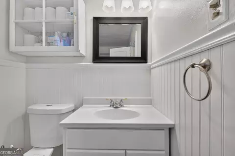 Bath - 504 N Pond St, Toccoa, GA 30577 photo 3 of 3