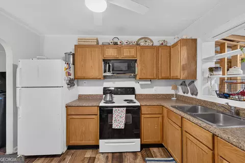 Kitchen - 504 N Pond St, Toccoa, GA 30577 photo 2 of 3