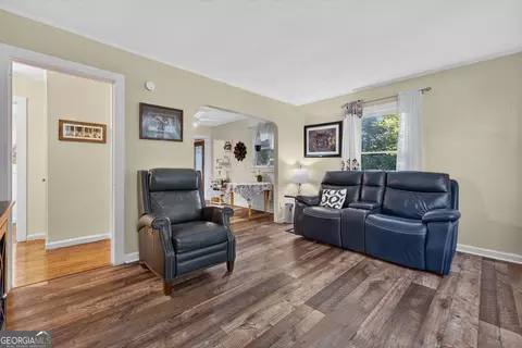 Entry Way - 504 N Pond St, Toccoa, GA 30577 photo 1 of 2