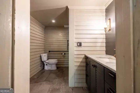 Bath - 906 E 2nd Ave, Rome, GA 30161 photo 6 of 6
