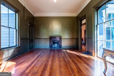 Living - 906 E 2nd Ave, Rome, GA 30161 photo 5 of 7