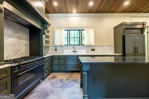 Kitchen - 906 E 2nd Ave, Rome, GA 30161 photo 2 of 3