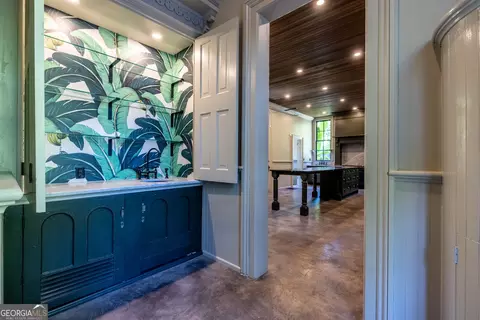 Entry Way - 906 E 2nd Ave, Rome, GA 30161 photo 5 of 9