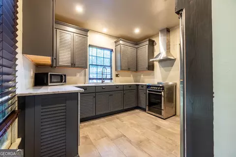 Kitchen - 906 E 2nd Ave, Rome, GA 30161 photo 3 of 3